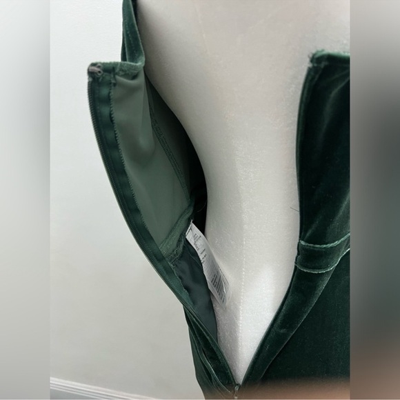 ✨ Abercrombie & Fitch ✨ NWT Green Velvet Jumpsuit Size Small - Picture 6 of 9